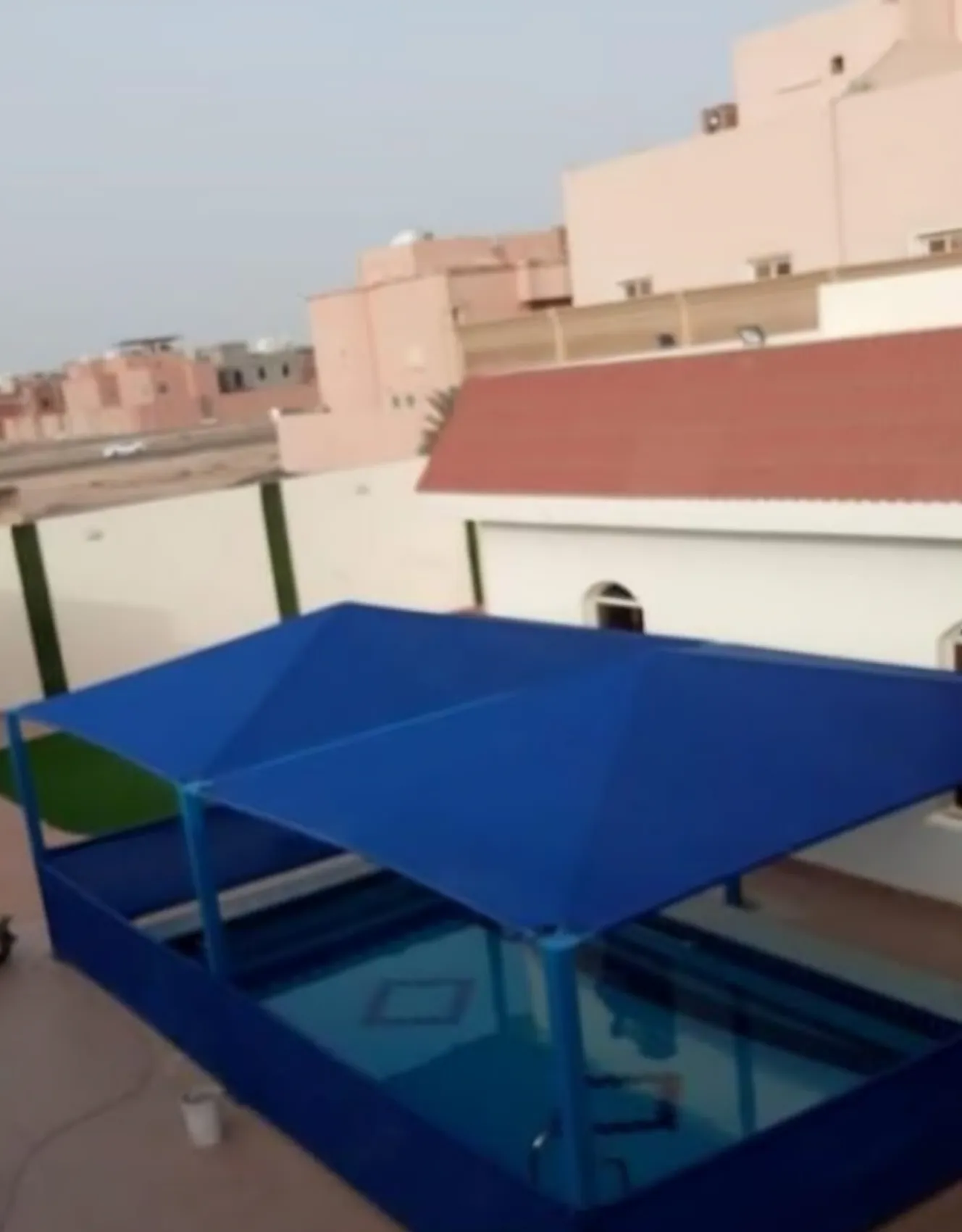 مظلات مسابح خارجية بتصاميم متعددة للتغطية